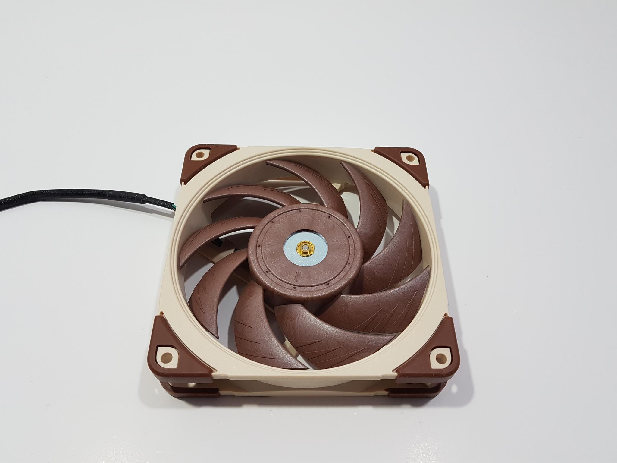 NH-U12A Premium 120mm CPU Cooler with two Quiet NF-A12x25 PWM Fans