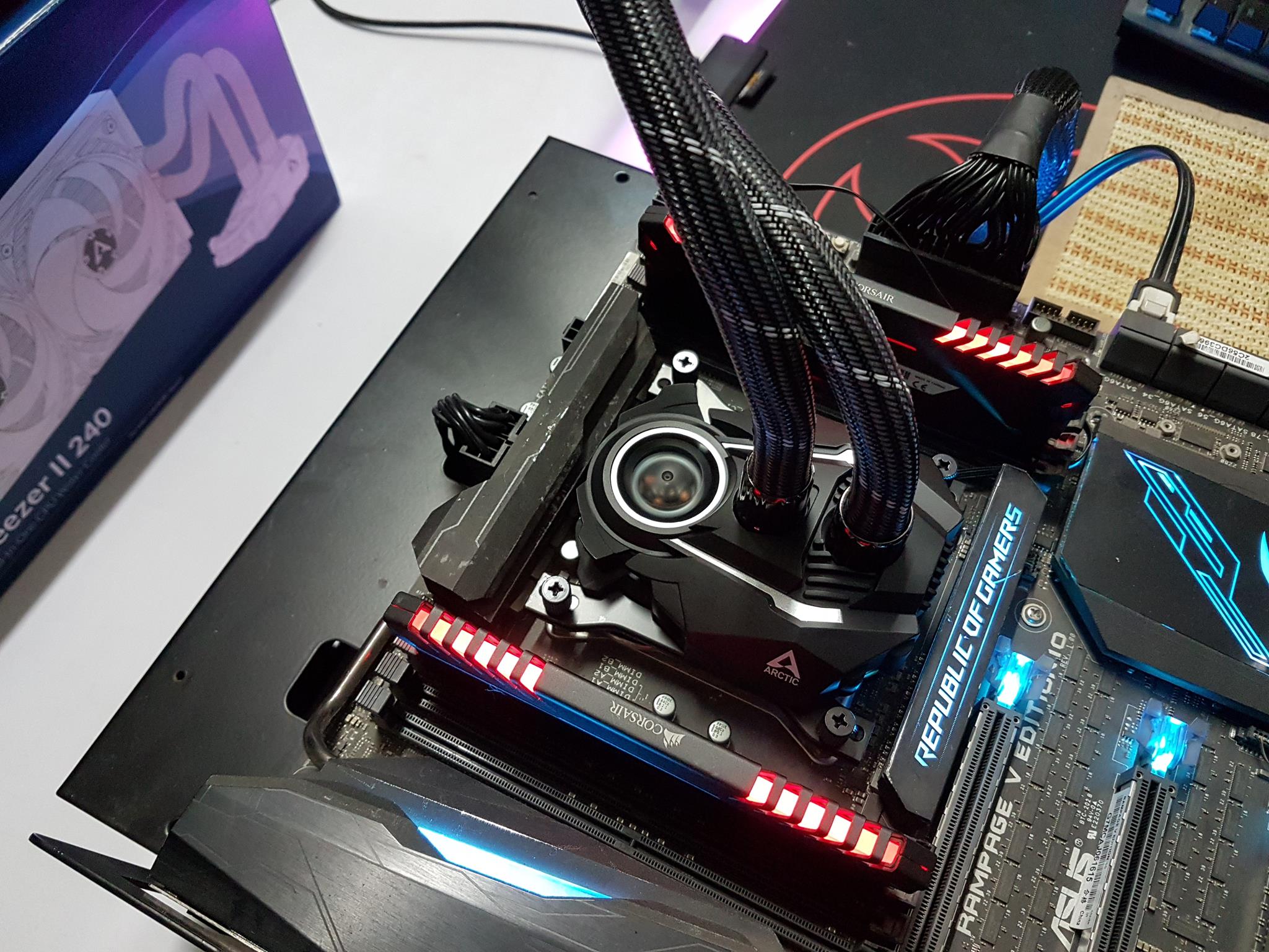 The Arctic Cooling Liquid Freezer II 240 & 420 AIO Coolers Review: Big and  Effective