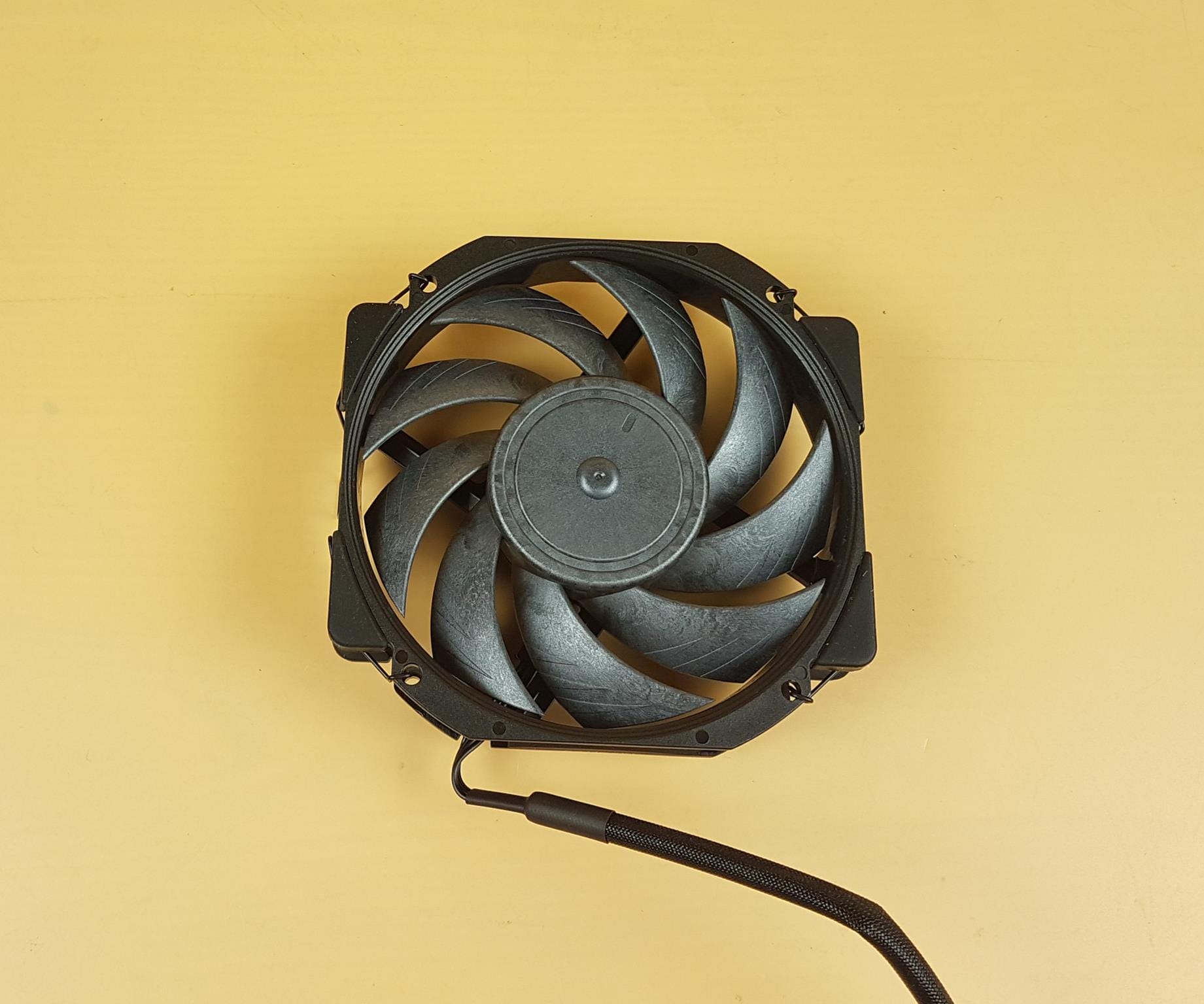 Noctua NH D12L chromax.black Fan 1