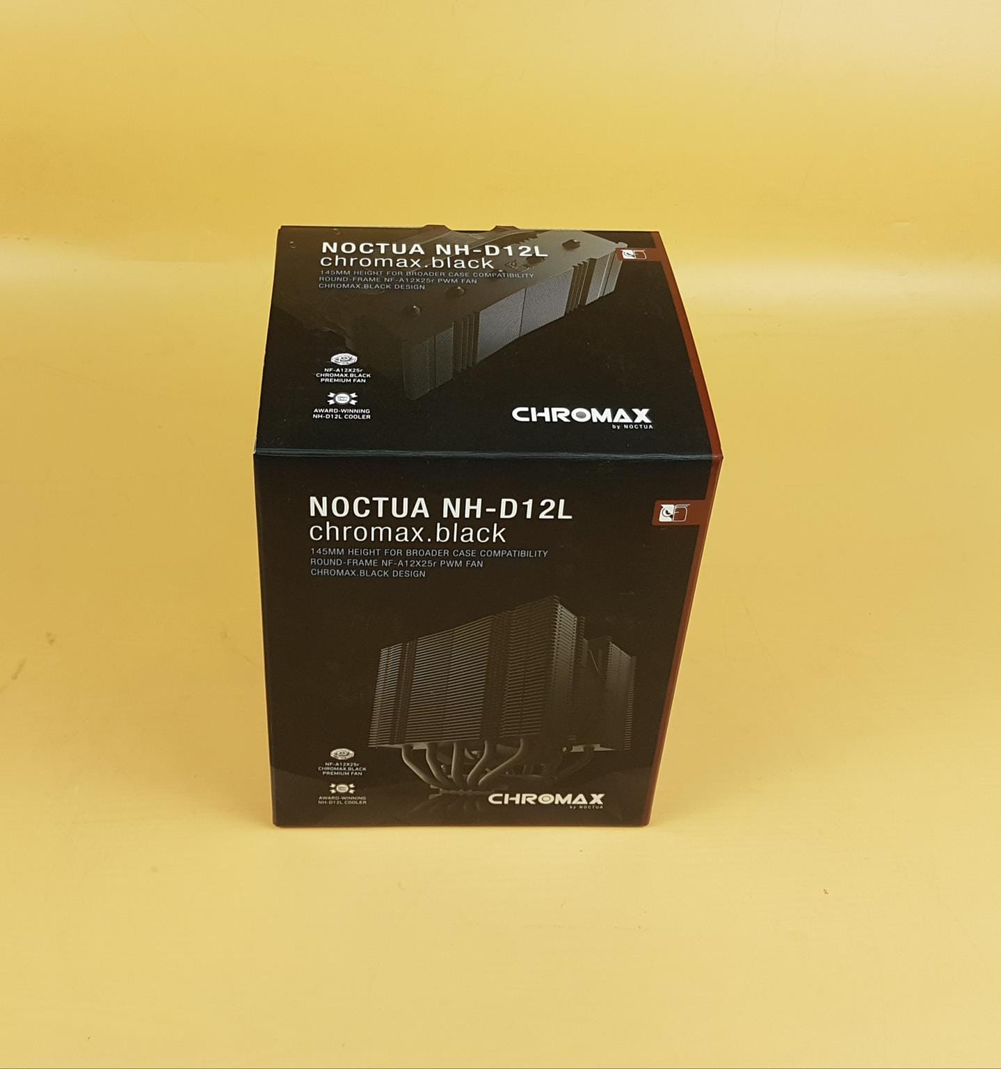 Noctua NH D12L chromax.black Packing