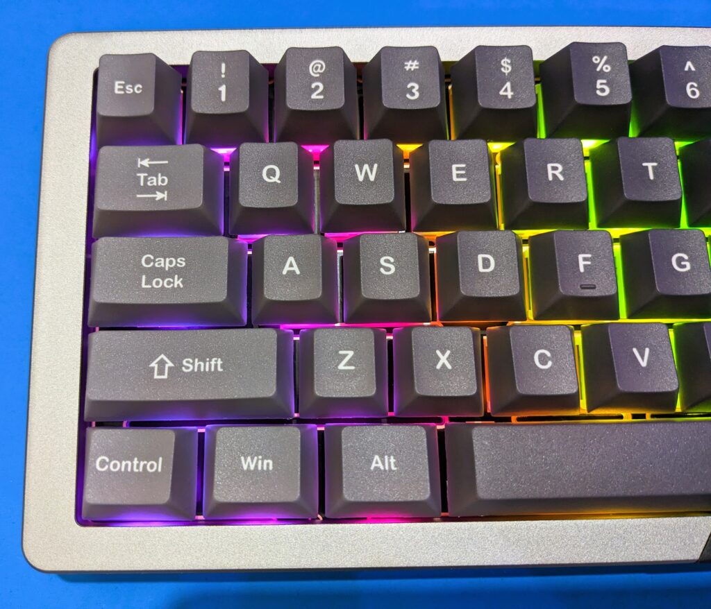 Kiiboom Loops65 mechanical keyboard with rgb lighting effect.