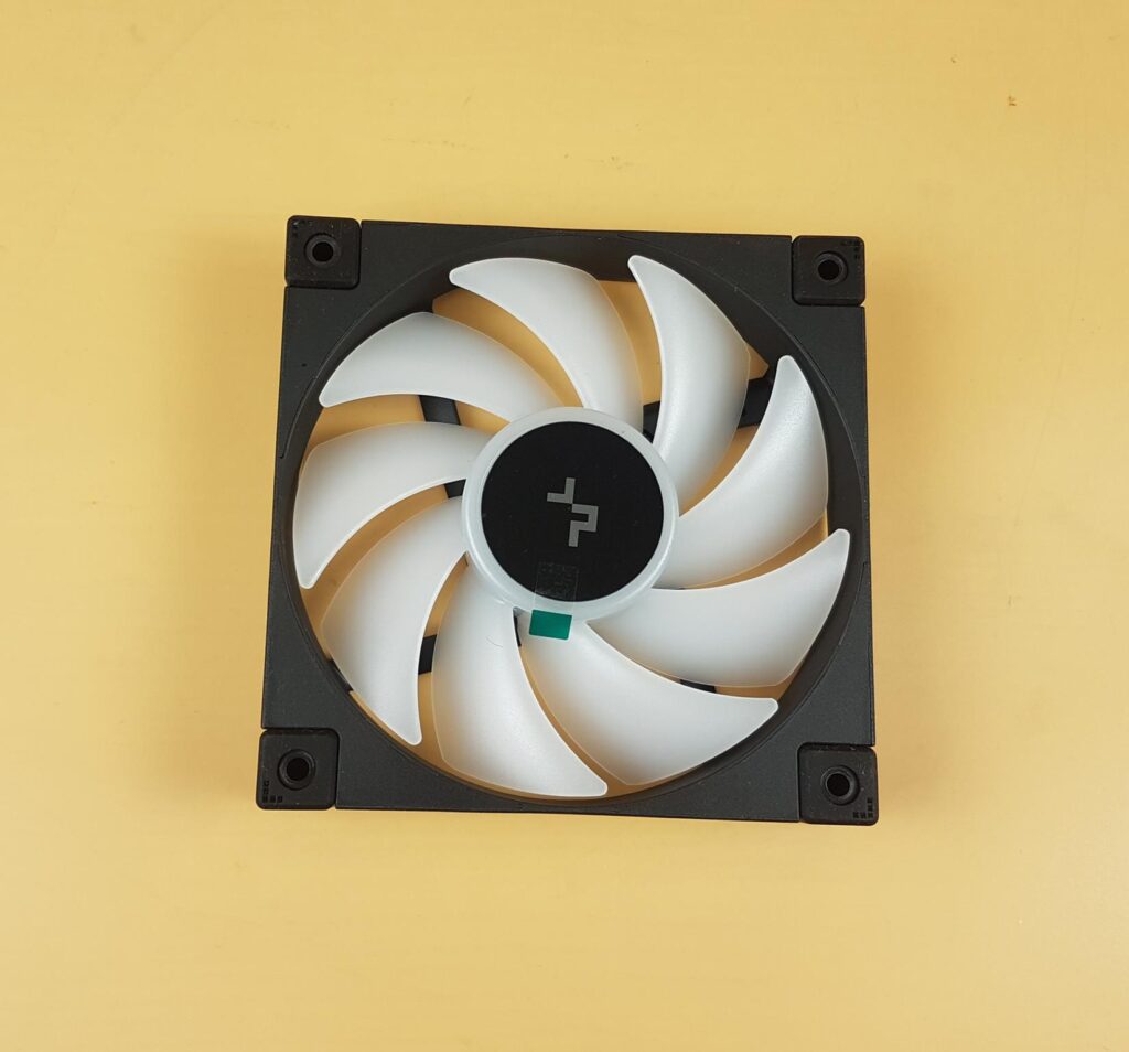 DeepCool LQ360 Fan Front View