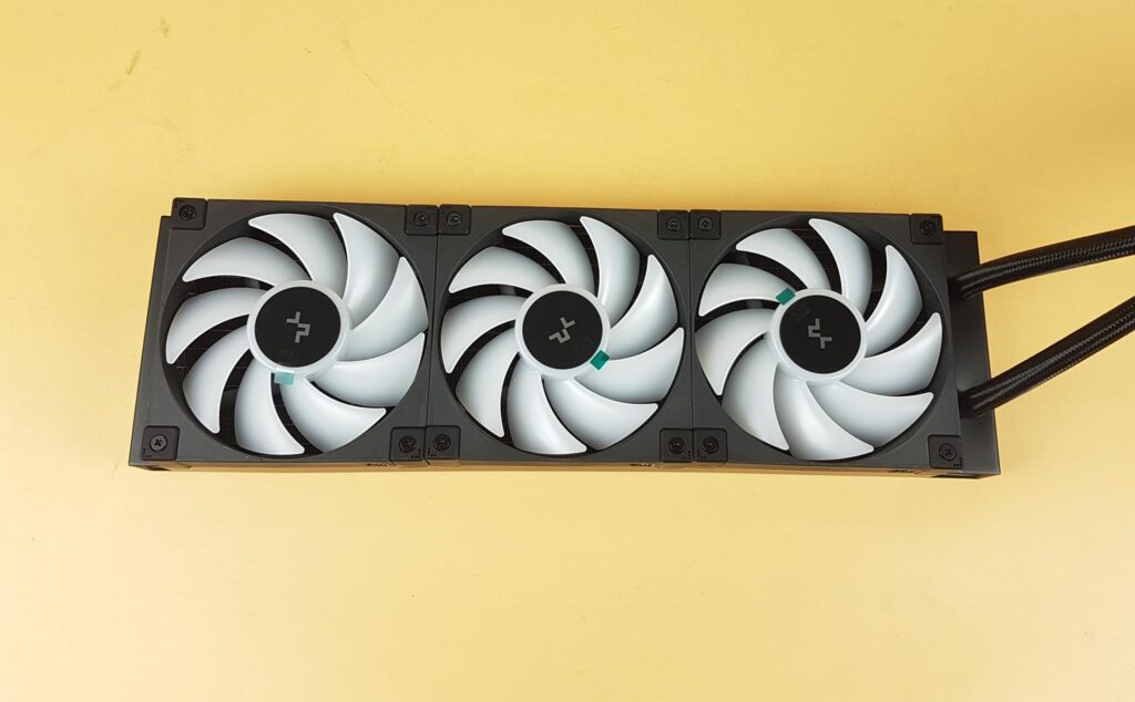 DeepCool LQ360 Radiator 1