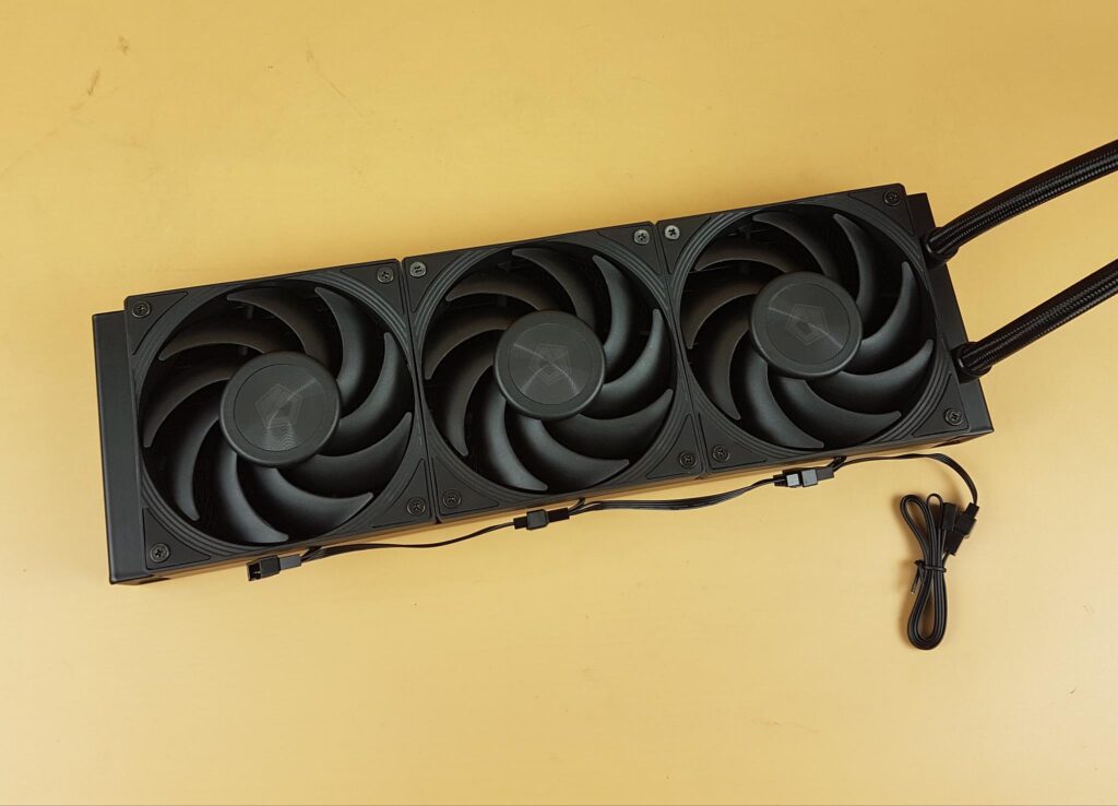 ID COOLING DX360 Max Radiator 1