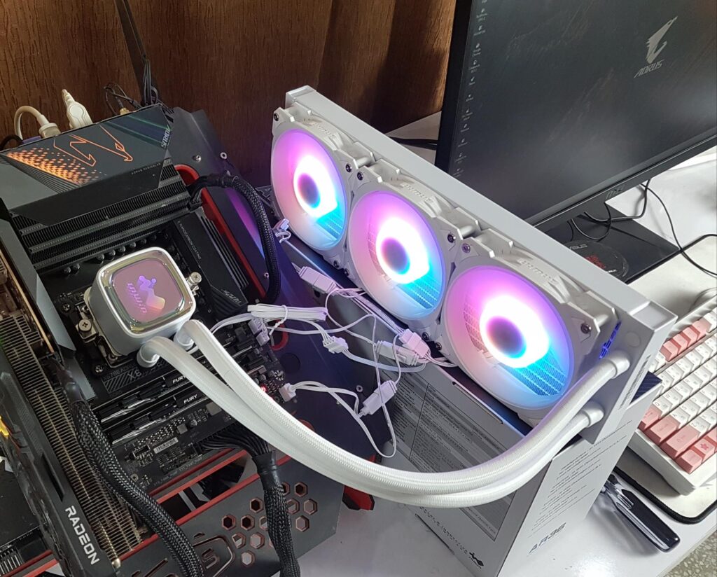 InWin AR360 White RGB 1