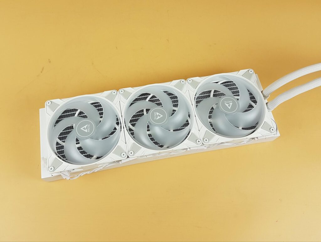 ARCTIC Liquid Freezer III 420 ARGB White Radiator 1