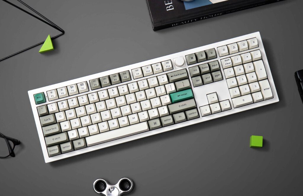 Keychron Q6 Max 100 Layout QMK VIA Wireless Custom Mechanical Keyboard White