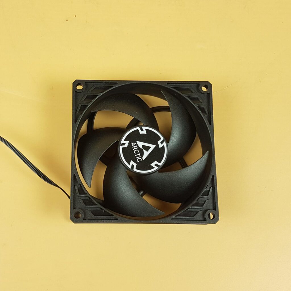 ARCTIC P9 Fans Front View