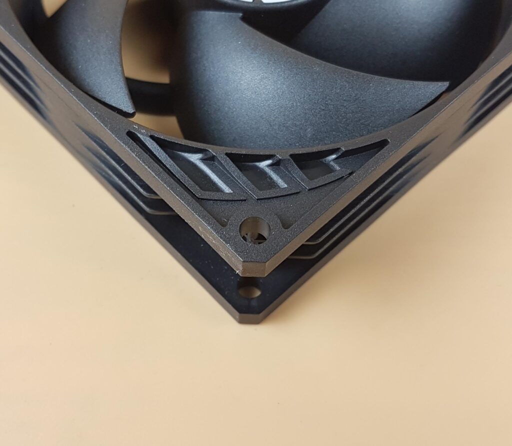 ARCTIC P9 Fans Mounting Corner