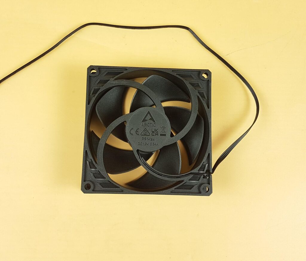 ARCTIC P9 Fans Rear View